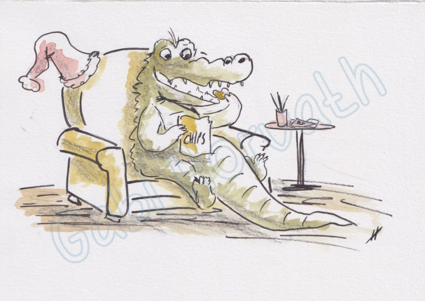 Ein Krokodil sitzt auf einem Sessel. Neben ihm steht ein kleiner Tisch.Es hat eine Chipstüte in der  Hand und isst Chips. 